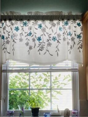 Bed Bath & Beyond Sheer Floral Valance in Teal and Gray